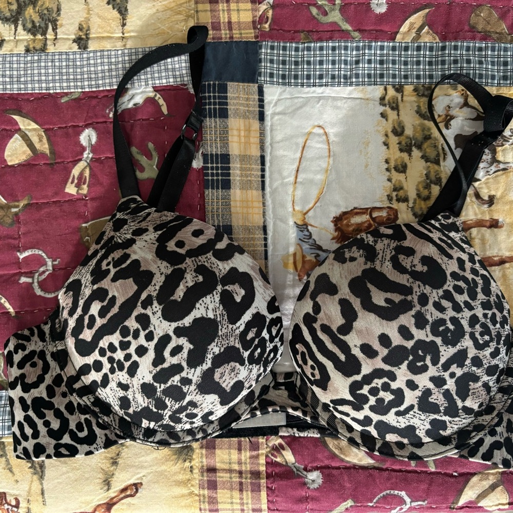 Victoria's Secret Black and Tan Bra with Underwire Support